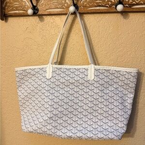 EMO Elegant White and Gray Patterned Tote